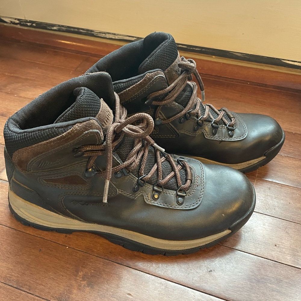 Columbia Women’s Brown Hiking Boots - 10M